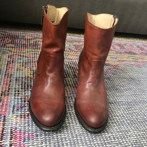 Barely worn Frye "Leslie" Artisan booties in brown